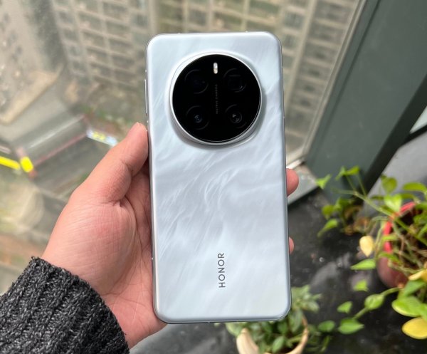 北京正规的股票配资公司 荣耀终于妥协, 高配机皇逐步清仓, 512GB+骁龙8至尊版突降1341元